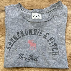 Abercrombie‎ & Fitch Women’s Small Gray Cotton Graphic Tee